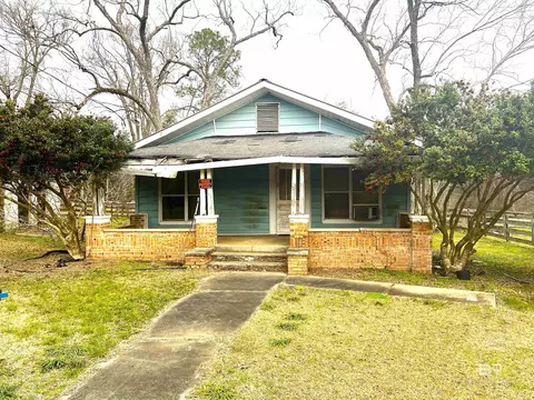 1560 Wolf Log Rd, Flomaton, AL 36441