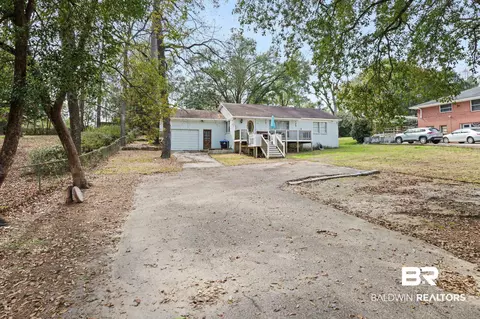 305 Alpine St, Chickasaw, AL 36611 photo 3