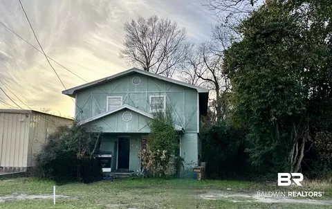 317 St Nicholas Ave, Brewton, AL 36426