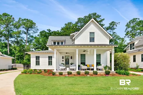 719 Boundary Dr, Fairhope, AL 36532