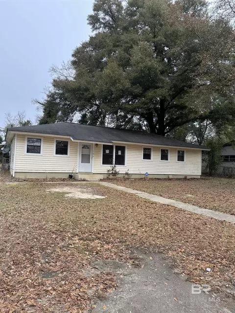 106 Cottage Hill Dr, Brewton, AL 36426