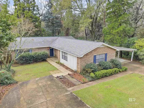 204 Gayfer Ct, Fairhope, AL 36532