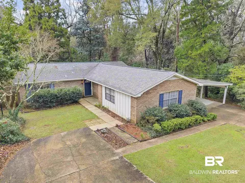 204 Gayfer Ct, Fairhope, AL 36532