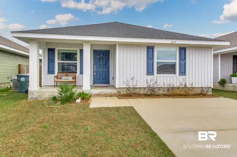 6240 Cardinal Cove Ln, Pensacola, FL 32504