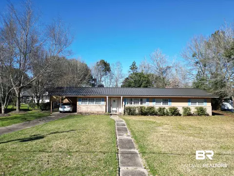 207 E Laurel St, Atmore, AL 36502