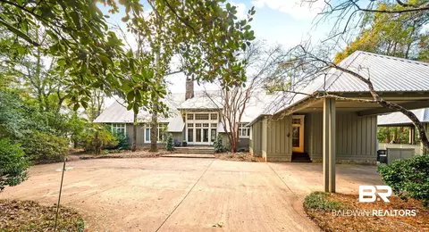 22183 Main St, Fairhope, AL 36532