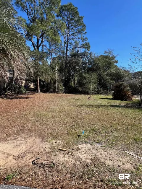 433 Hilltop Dr, Gulf Shores, AL 36542