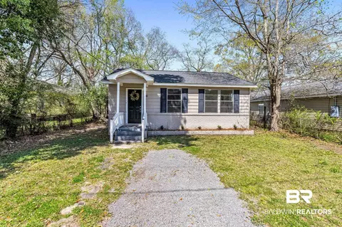 66 11th Ave, Chickasaw, AL 36611