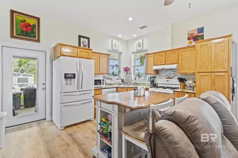 Kitchen - 26071 Woerner Rd, Elberta, AL 36530 photo 2 of 7