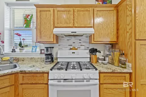 Kitchen - 26071 Woerner Rd, Elberta, AL 36530 photo 6 of 7