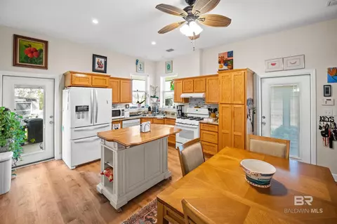 Kitchen - 26071 Woerner Rd, Elberta, AL 36530 photo 1 of 7