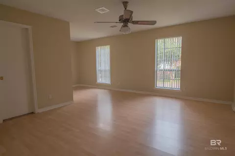 Living - 213 Bell Ct, Chickasaw, AL 36611 photo 7 of 8