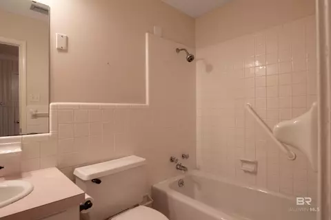 Bath - 213 Bell Ct, Chickasaw, AL 36611 photo 3 of 5