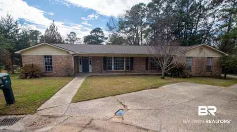 213 Bell Ct, Chickasaw, AL 36611 photo 1