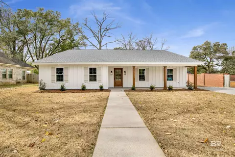 62 S Ingleside Ave, Fairhope, AL 36532