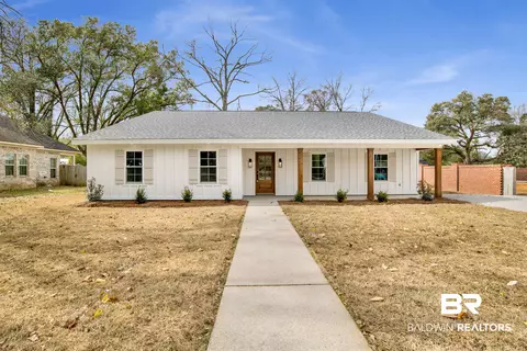 62 S Ingleside Ave, Fairhope, AL 36532