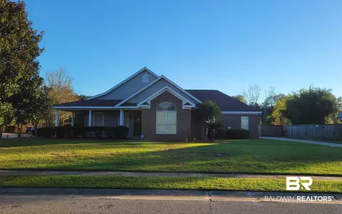 111 Destrehan Rd, Fairhope, AL 36532