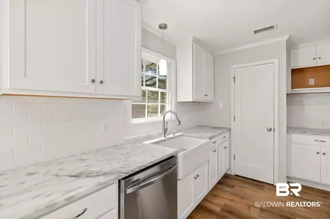 2703 E Woodcliff Dr, Mobile, AL 36693 photo 8