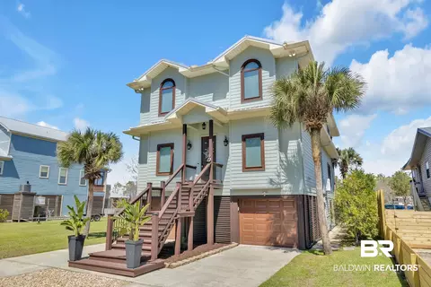 814 W Canal Dr, Gulf Shores, AL 36542
