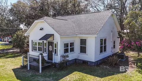 18914 Florida St, Robertsdale, AL 36567