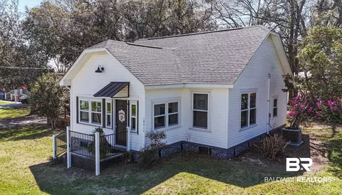 18914 Florida St, Robertsdale, AL 36567