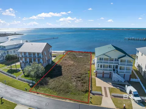 4039 Landfall Dr, Pensacola, FL 32507