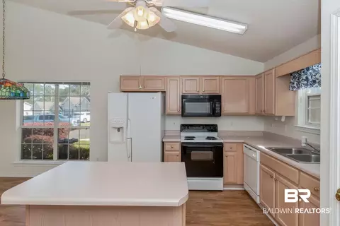 672 E Spring Lake Dr, Mobile, AL 36695 photo 18