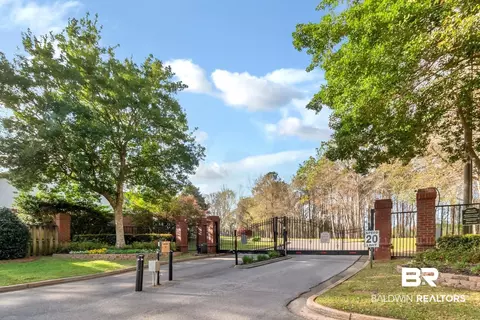 672 E Spring Lake Dr, Mobile, AL 36695