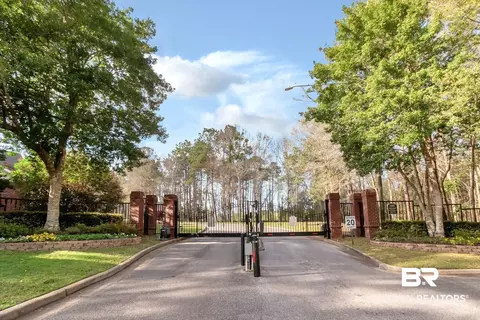 672 E Spring Lake Dr, Mobile, AL 36695 photo 2