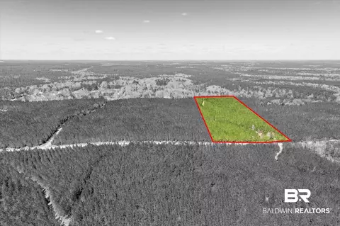 15 Horseneck Rd, Bay Minette, AL 36507