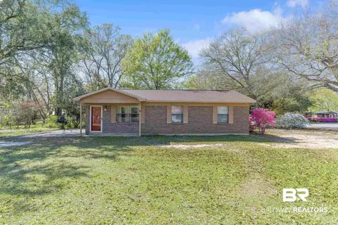 709 N Holly St, Foley, AL 36535