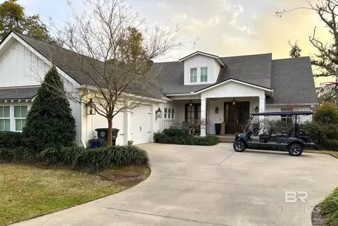151 Mulberry Ln, Fairhope, AL 36532