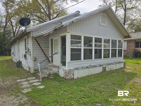 206 E Granberry St, Brewton, AL 36426