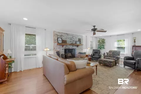 3070 Riverside Dr, Mobile, AL 36605 photo 6