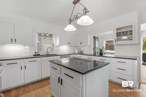 3070 Riverside Dr, Mobile, AL 36605 photo 9