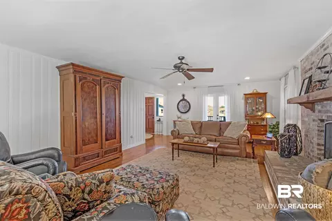 3070 Riverside Dr, Mobile, AL 36605 photo 7