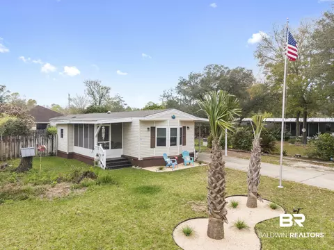1679 Santa Cruz Dr, Lillian, AL 36549