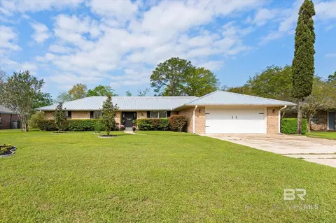 9035 Fairway Dr, Foley, AL 36535