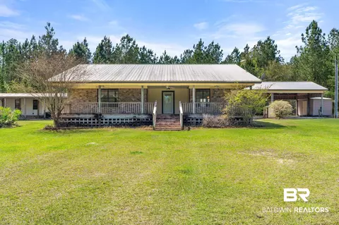 29746 Royal Ln, Elberta, AL 36530