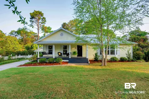 123 Kurlane St, Fairhope, AL 36532