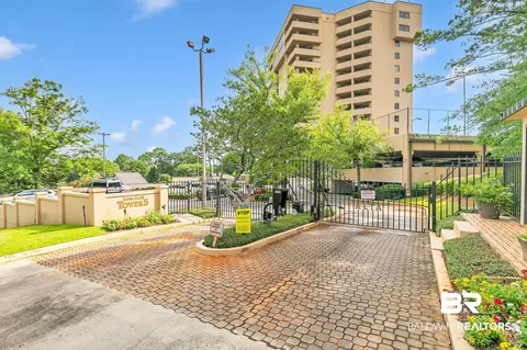 100 Tower Dr #302, Daphne, AL 36526