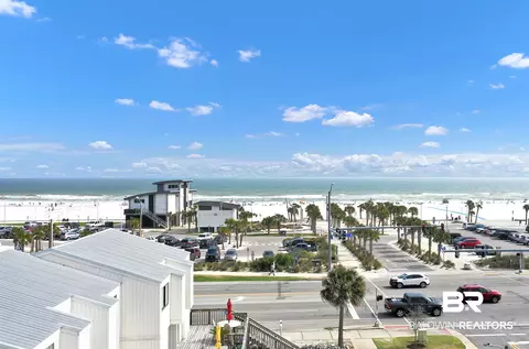 110 W 2nd St #3, Gulf Shores, AL 36542