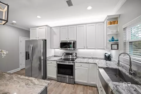 Kitchen - 5525 Wolfhead Ave, Orange Beach, AL 36561 photo 4 of 5