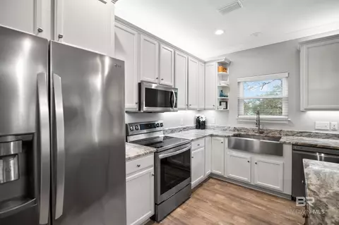 Kitchen - 5525 Wolfhead Ave, Orange Beach, AL 36561 photo 2 of 5