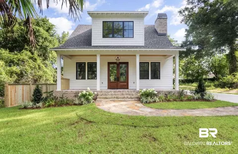 411 Miller Ave, Fairhope, AL 36532