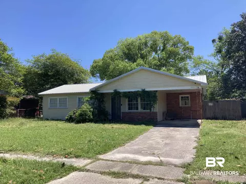 2313 S Dog River Dr, Mobile, AL 36605