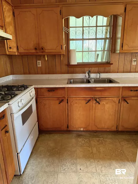 607 W Lee St, Chickasaw, AL 36611 photo 5
