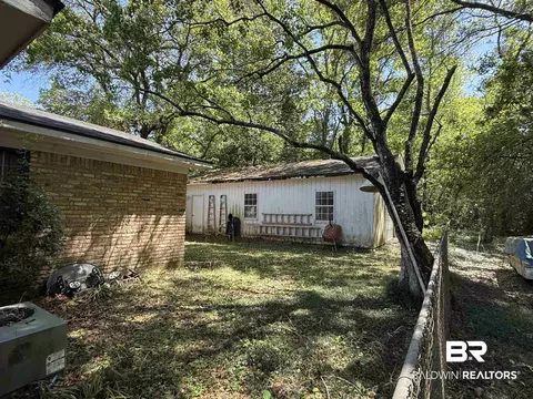 607 W Lee St, Chickasaw, AL 36611 photo 2