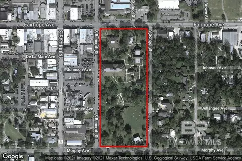 8477 Fairhope Ave, Fairhope, AL 36532