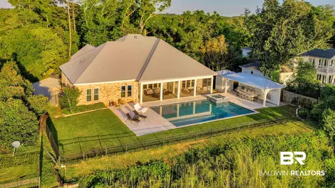 933 Sea Cliff Dr, Fairhope, AL 36532